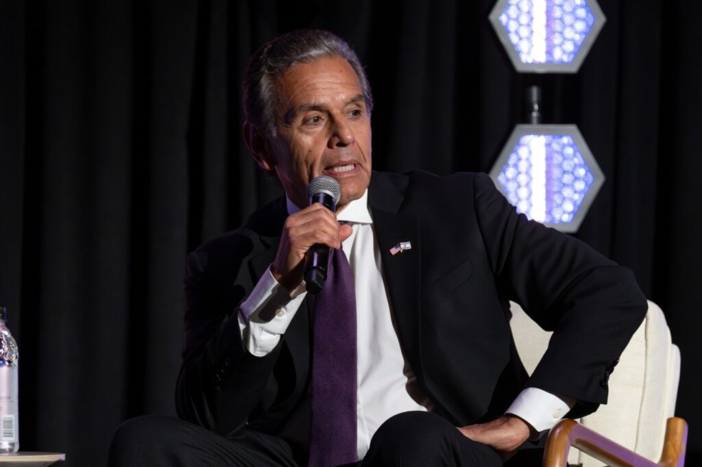 antonio-villaraigosa-faces-challenges-in-political-comeback-attempt