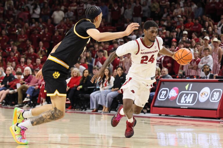 arkansas-razorbacks-face-missouri-tigers-in-regular-season-finale