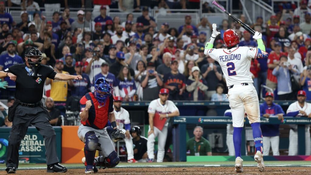 dominican-republic-players-react-to-blown-call-in-wbc-2-1-loss