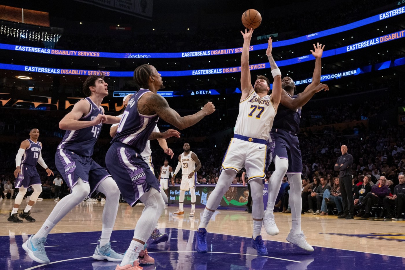 lakers-achieve-back-to-back-victories-seek-team-identity