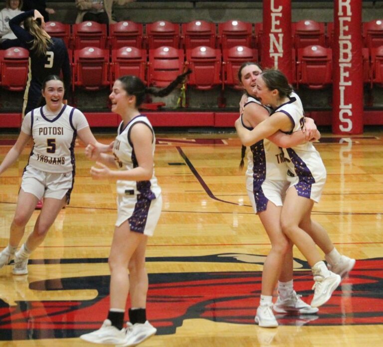 potosi-lady-trojans-clinch-district-championship-with-overtime-win