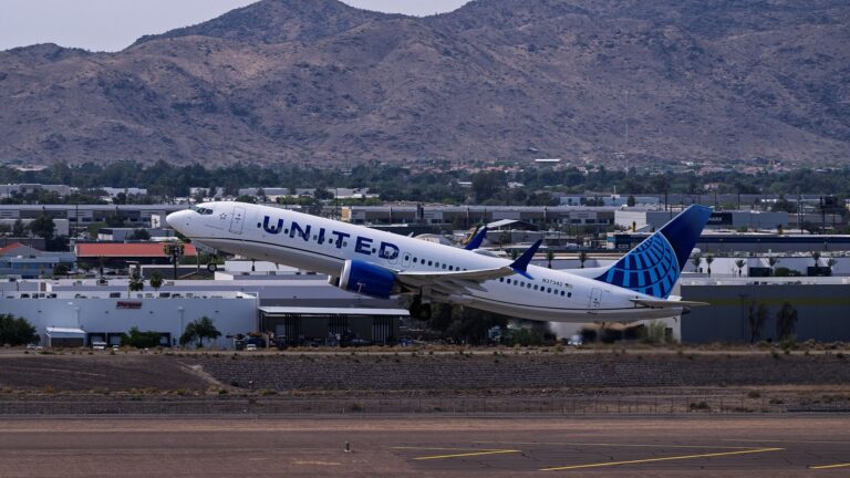 united-airlines-names-chresten-wilson-as-first-female-senior-pilot